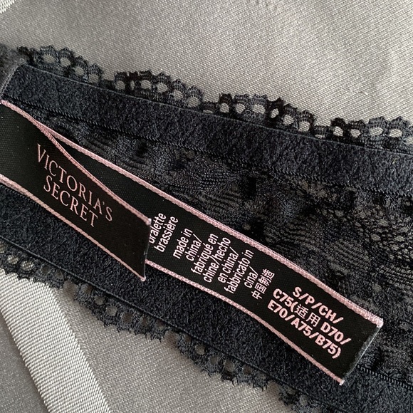 Victoria’s Secret Lace Halter Bralette - Picture 3 of 5